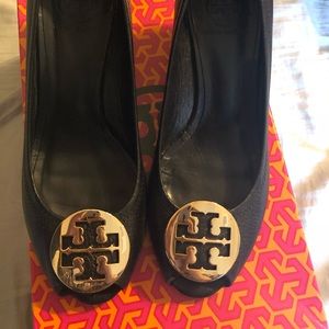 Tory Burch Sally 2 Tumbled Leather/ open toe